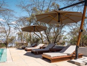 cliff lodge lake nakuru
